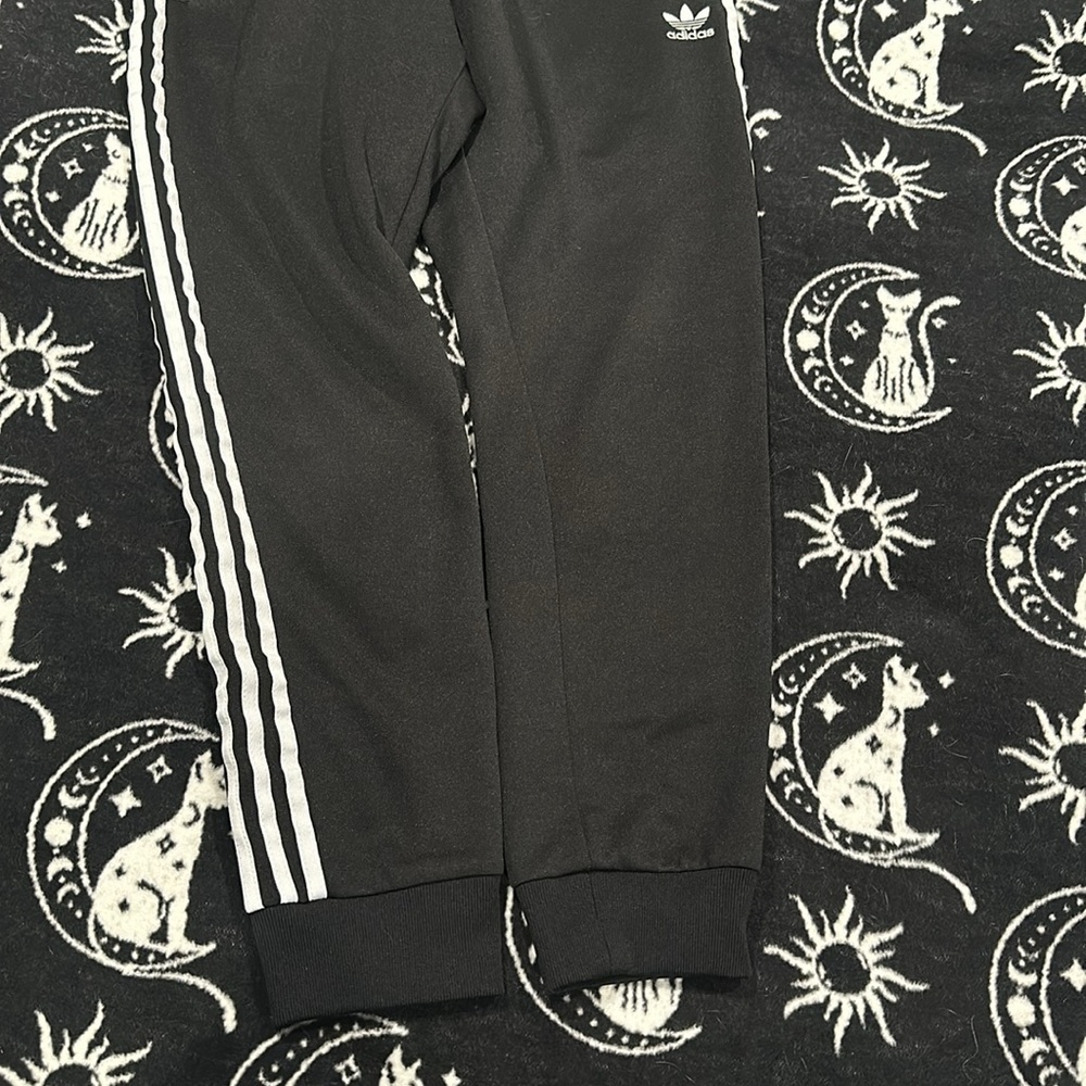 Adidas Trefoil Cuffed Jogger Track pants Slim. Size medium. - Picture 4 of 4